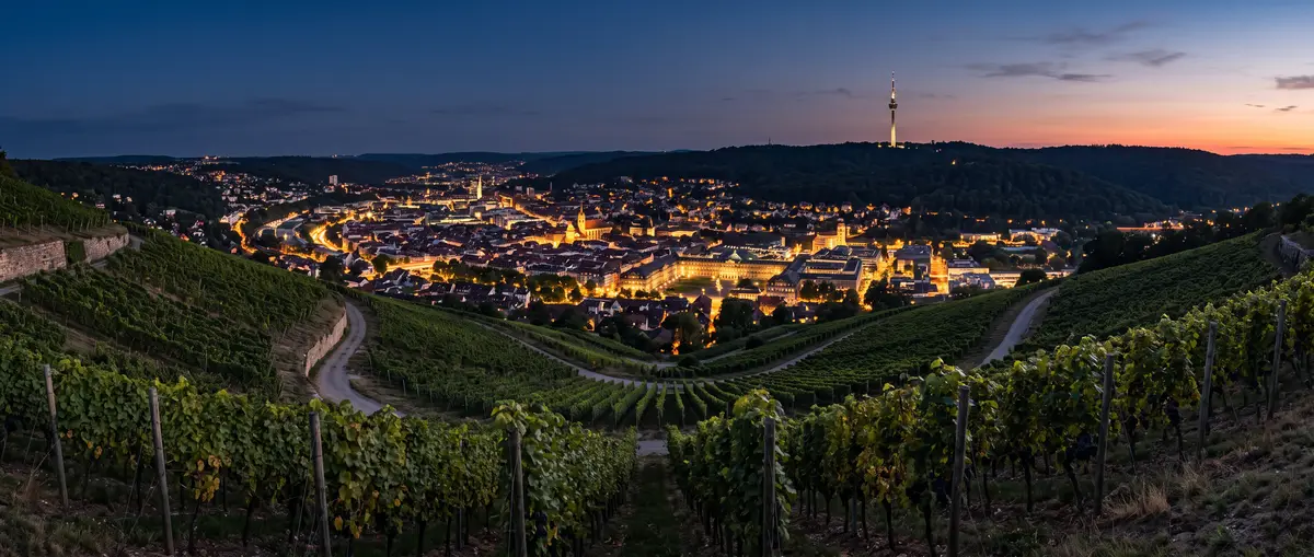 Stuttgart in der Abenddämmerung